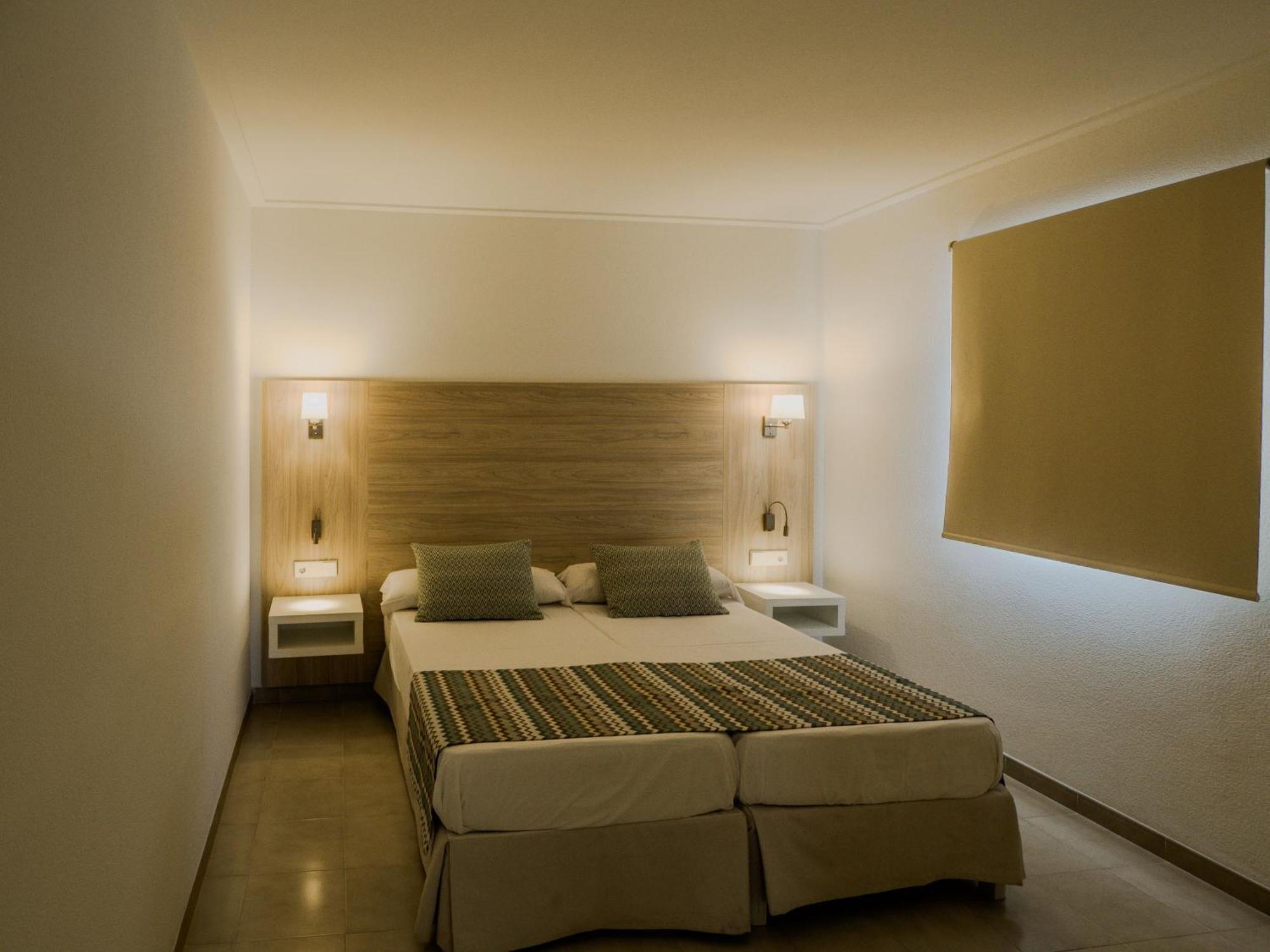 Apartamentos La Santa Maria Cala Millor  Exterior photo